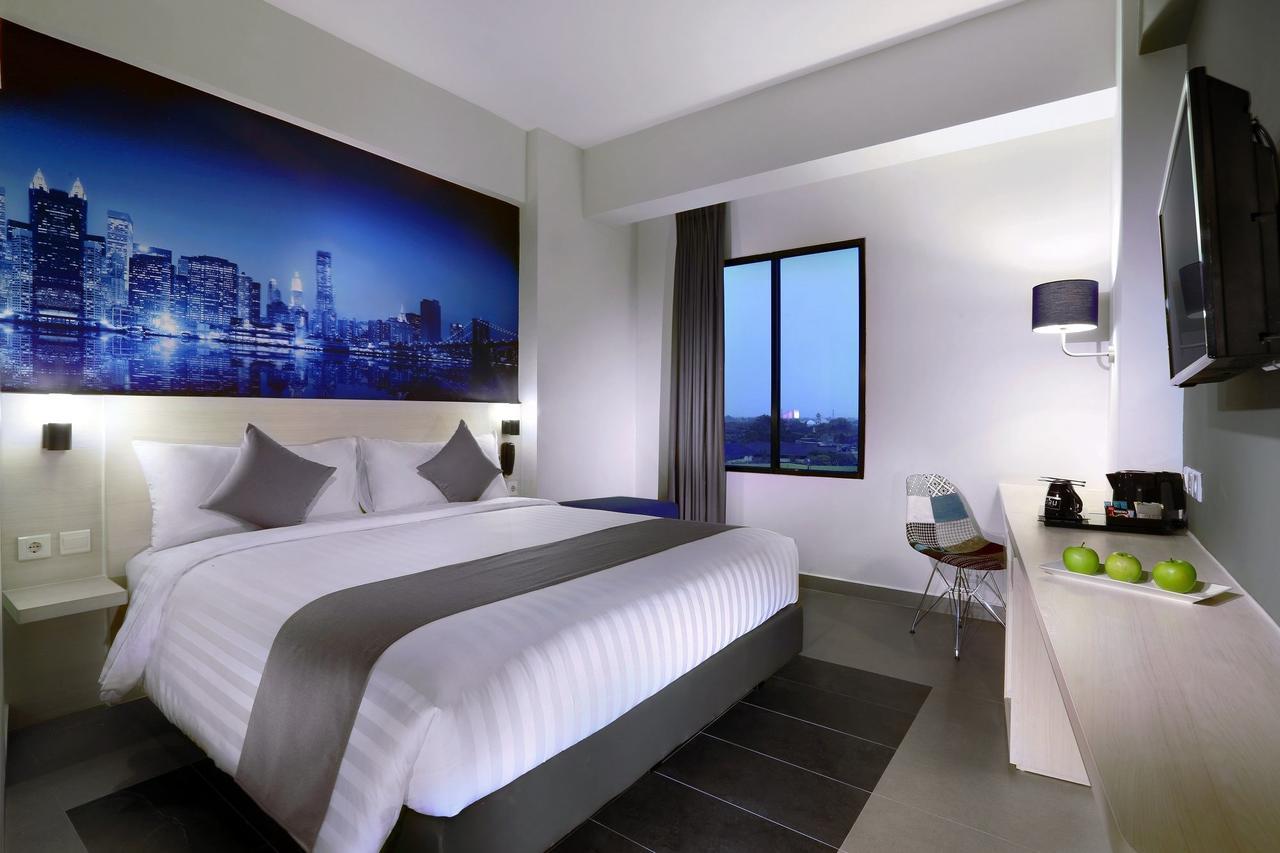 Hotel Neo+ Kebayoran Jakarta Exterior photo